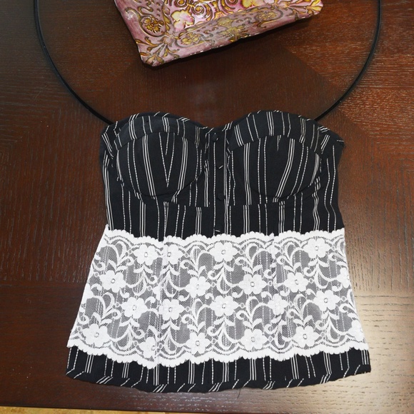 Charlotte Russe Tops - Halter top size M 🌺 3/$15